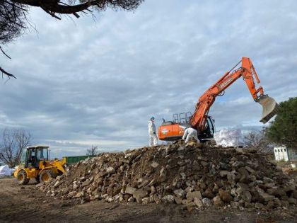 Al Karama, prosegue la bonifica. Iniziata l’installazione dei moduli